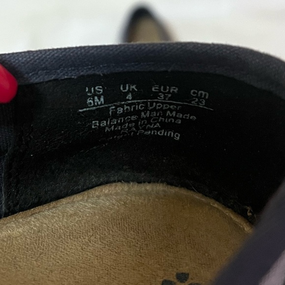 ⚫️ BOGO Naturalizer slip on shoe with stripe and rope accents size 6 women’s - Picture 6 of 6